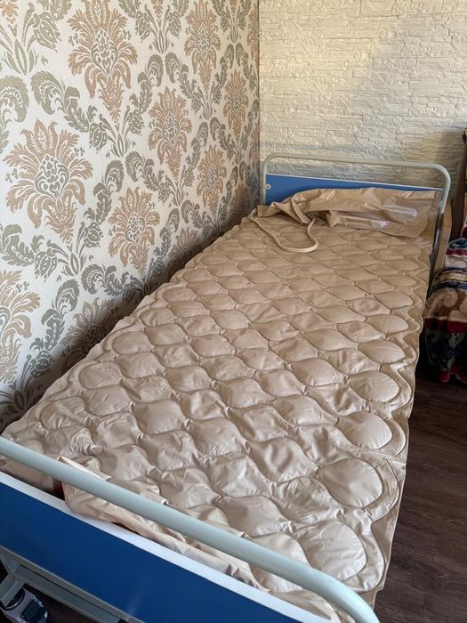 Продаётся  медицинская  кровать в отличном состоянии