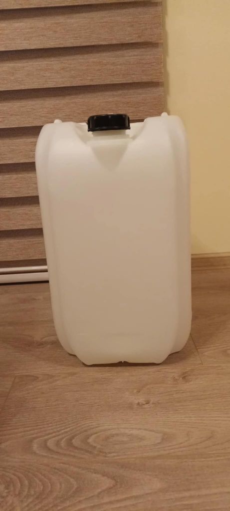 Продавам туби - 20 литра