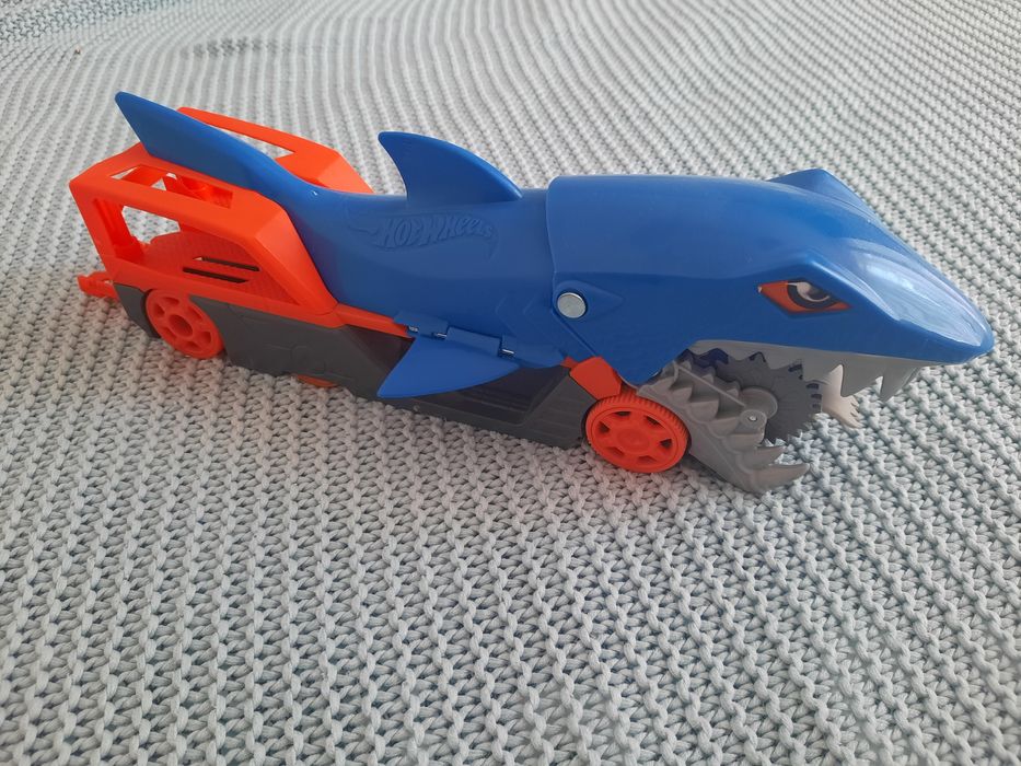 Set de Joaca Hot Wheels Camion Rechin Transportator