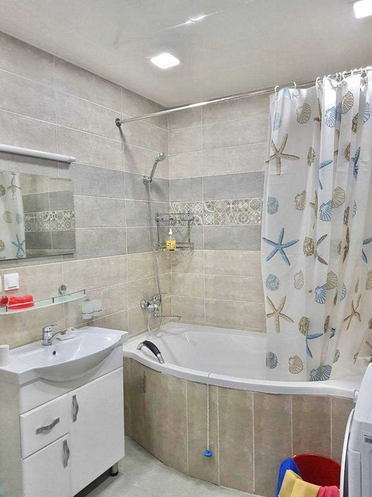 Продается 2 комнатная квартира 2 этаж за Гранд Мир отелем