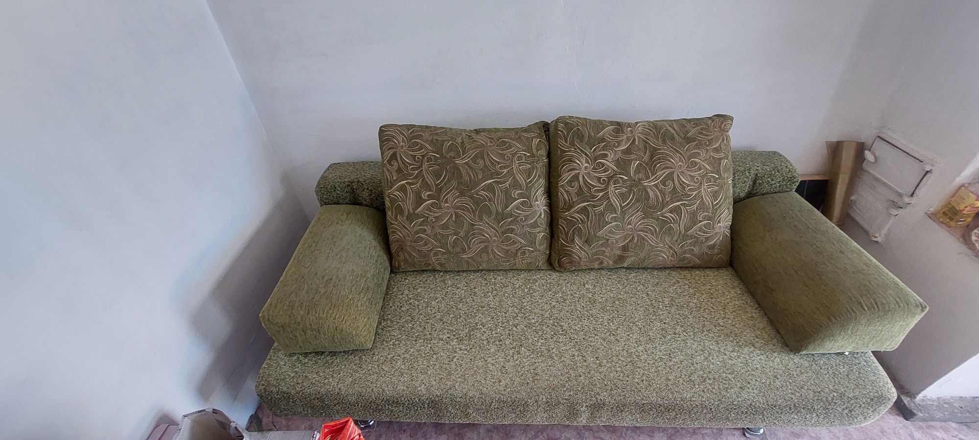 Продам диван для гостиной в хорошем состоянии