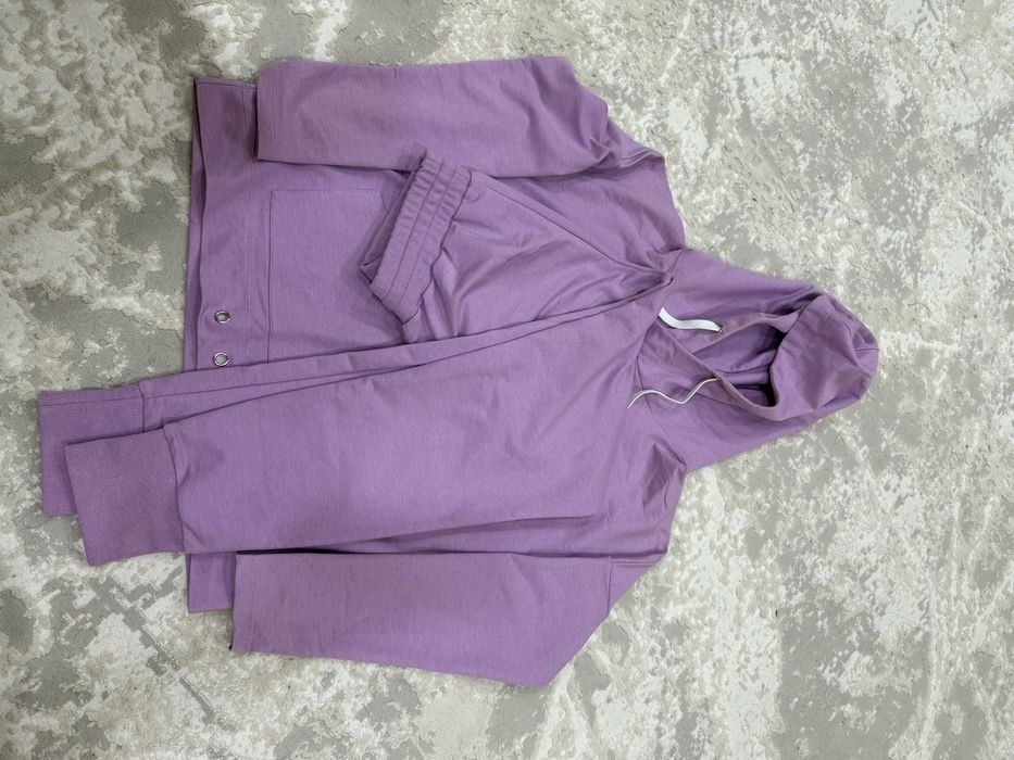 Костюм женский спортивный продам