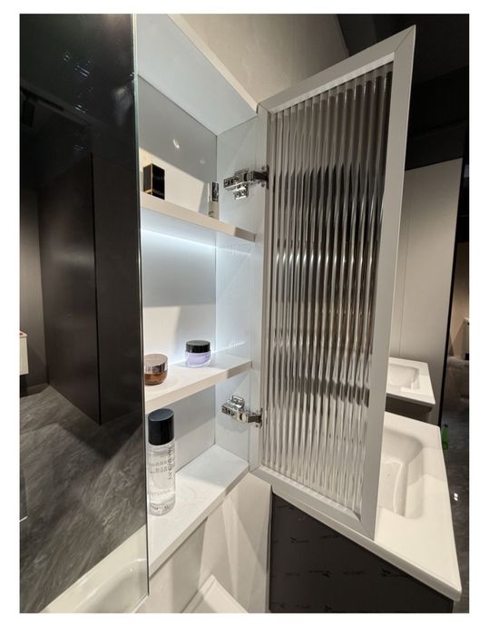 Продам новый шкаф зеркальный