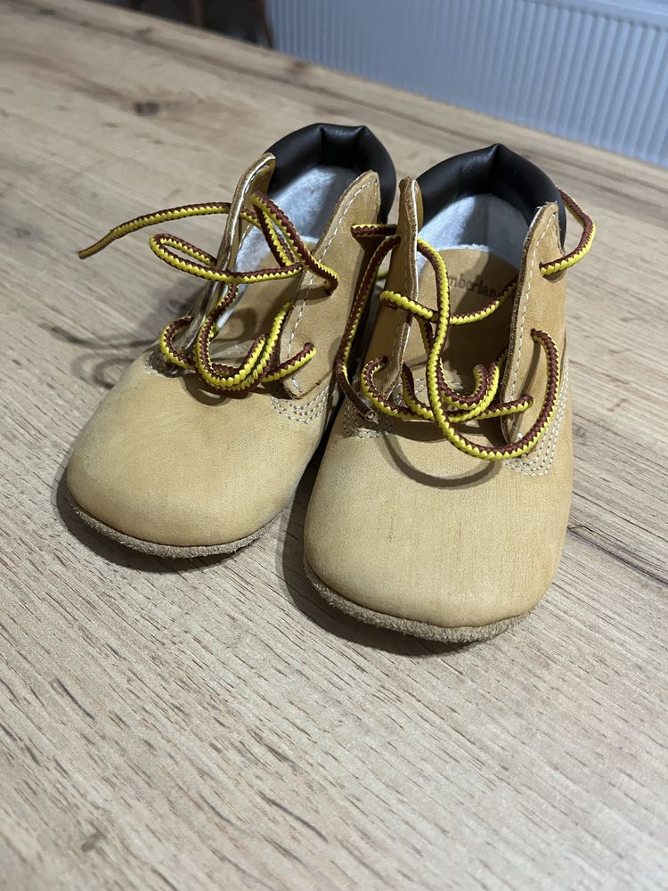 Чисто нови детски обувки / буйки на марката Timberland от набук
