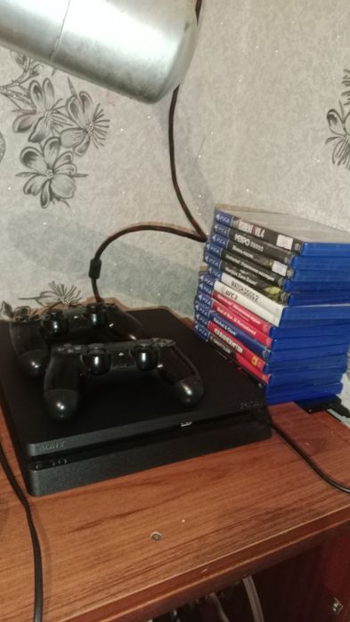 Sony PS 4 продам
