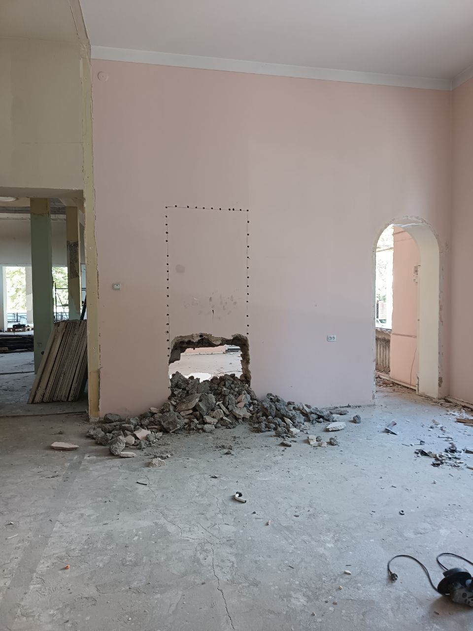 UY BUZISH Demantaj Kuvartera va eshik ochish xizmatlari