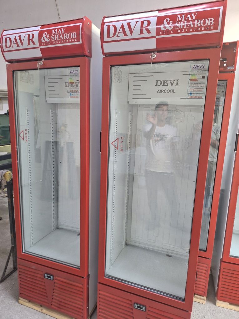 Продаётся новые витринные холодильники DEVI.