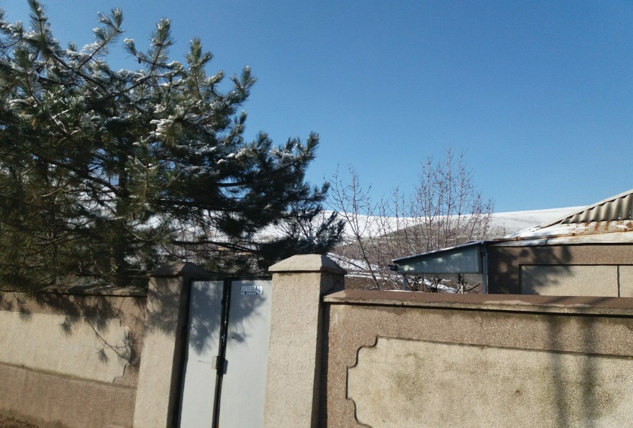 Hovli uy srochna sotiladi
