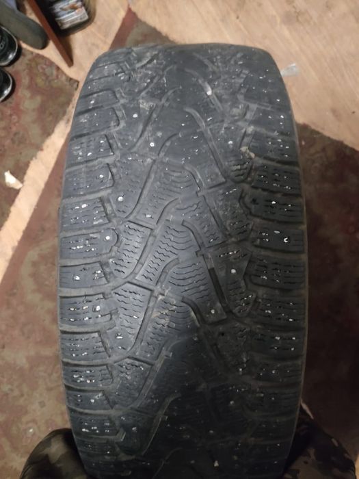 Продам зимнюю резину 265/60/18