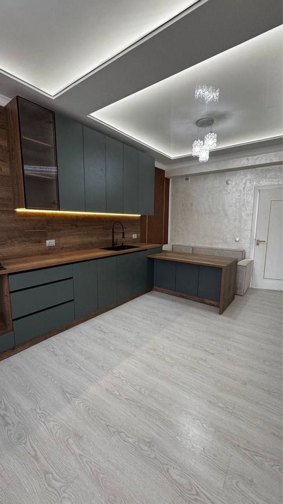Срочно сотилади квартира 2 хона 90 м2