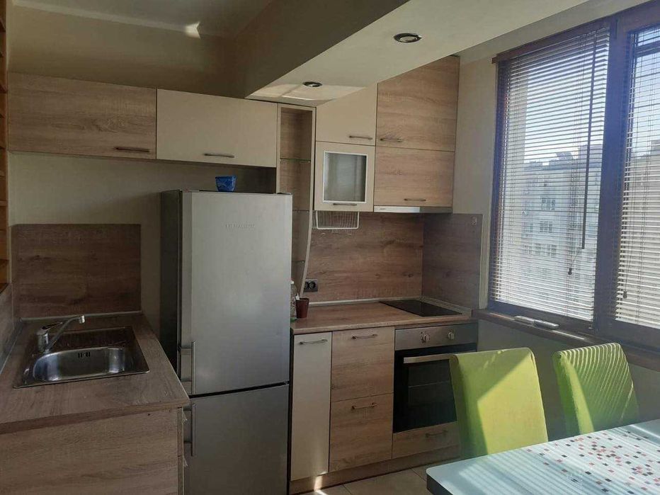 Дава се под наем Двустаен апартамент в Бургас, Славейков - 45 кв.м за 153 € - Снимка #1