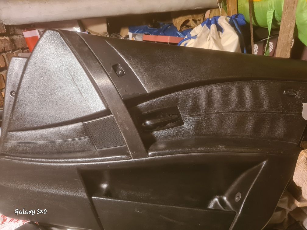 Продавам части за коли.