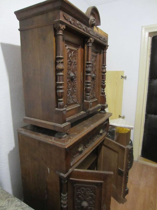 2 Dulapuri sculptate vechi de colectie circa 1850