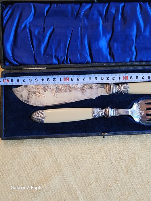 Посребрен E.P.N.S. комплект за сервиране на риба