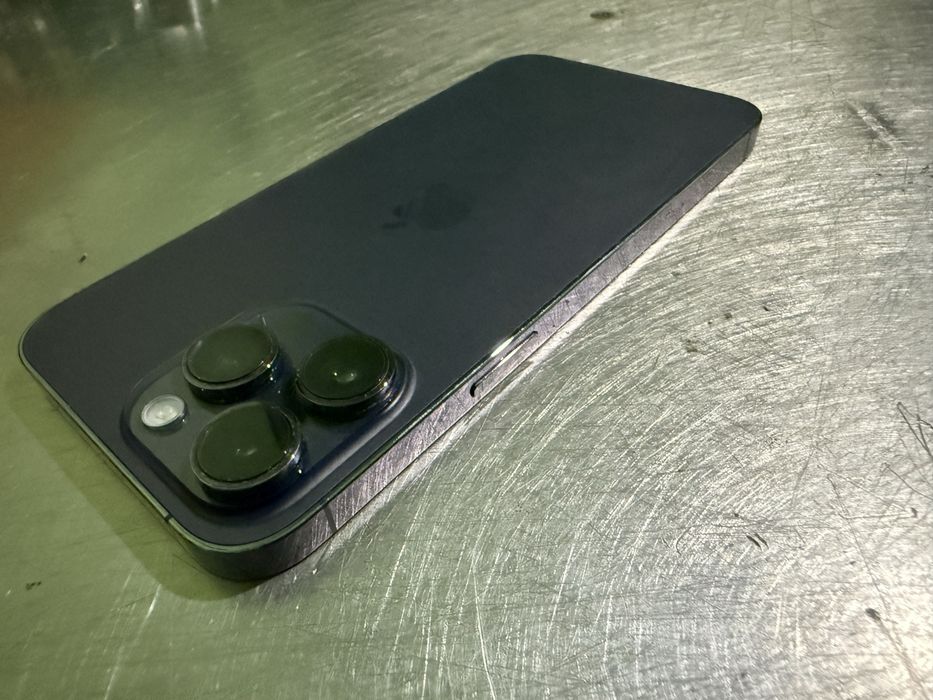 iPhone 14 pro max - заключен /iCloud/