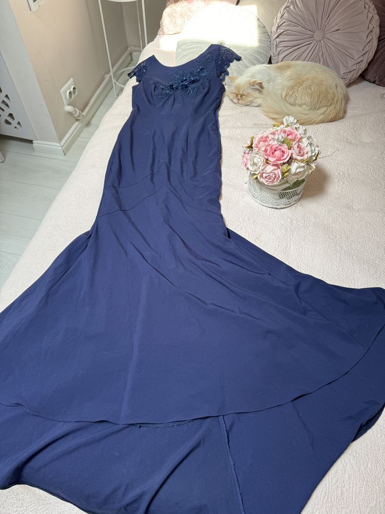 Rochie sirena, broderie si nasturi imbracati xs