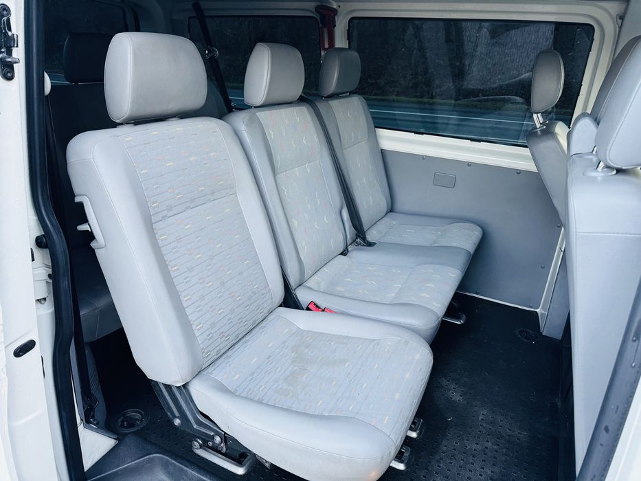 VW T5 Transporter 1.9 TDI 8+1 locuri arata si functioneaza foarte bine