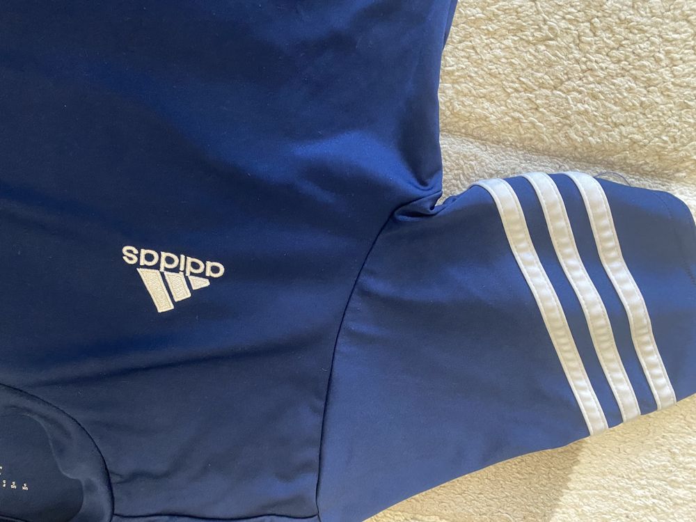 Тениска Adidas размер S запазена лека материя