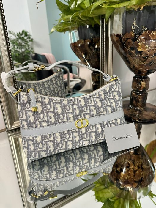 Geantă nouă cu etichetă