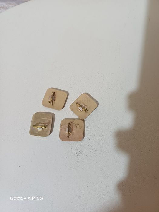 Значки различни по 3лв за брой