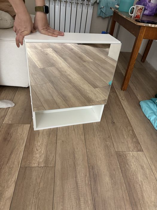 Зеркало-шкаф в ванную комнату