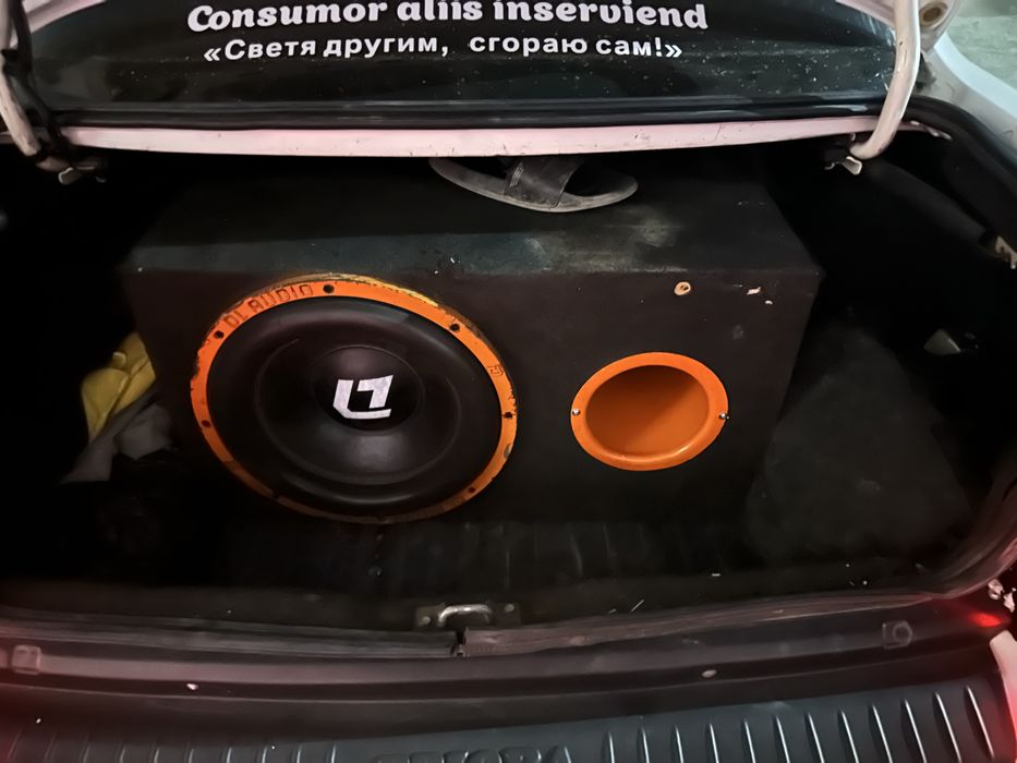 Сабвуфер в отличном состояние