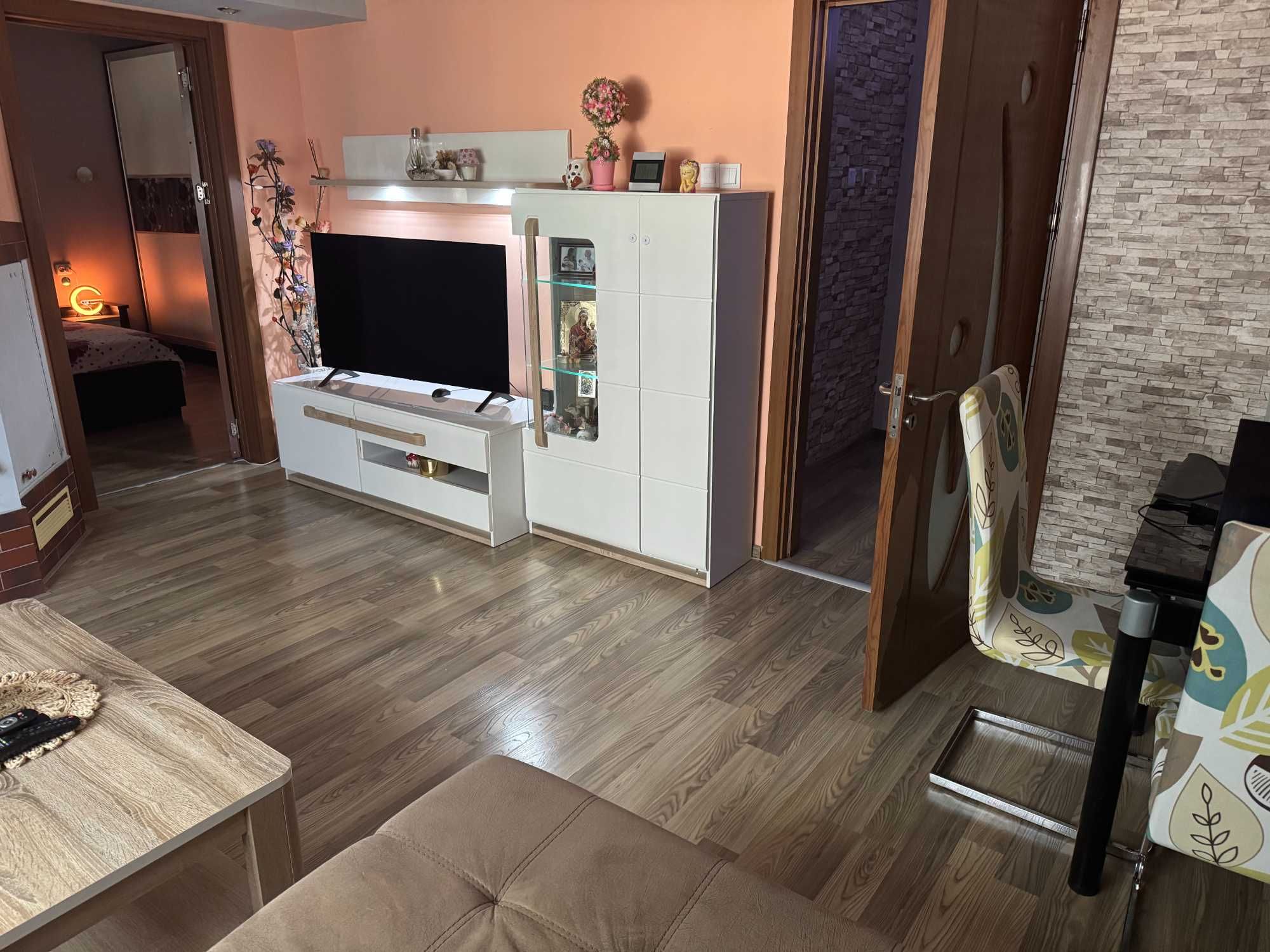 Продава се 4-стаен апартамент