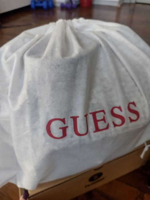 Чанта Guess  от букле