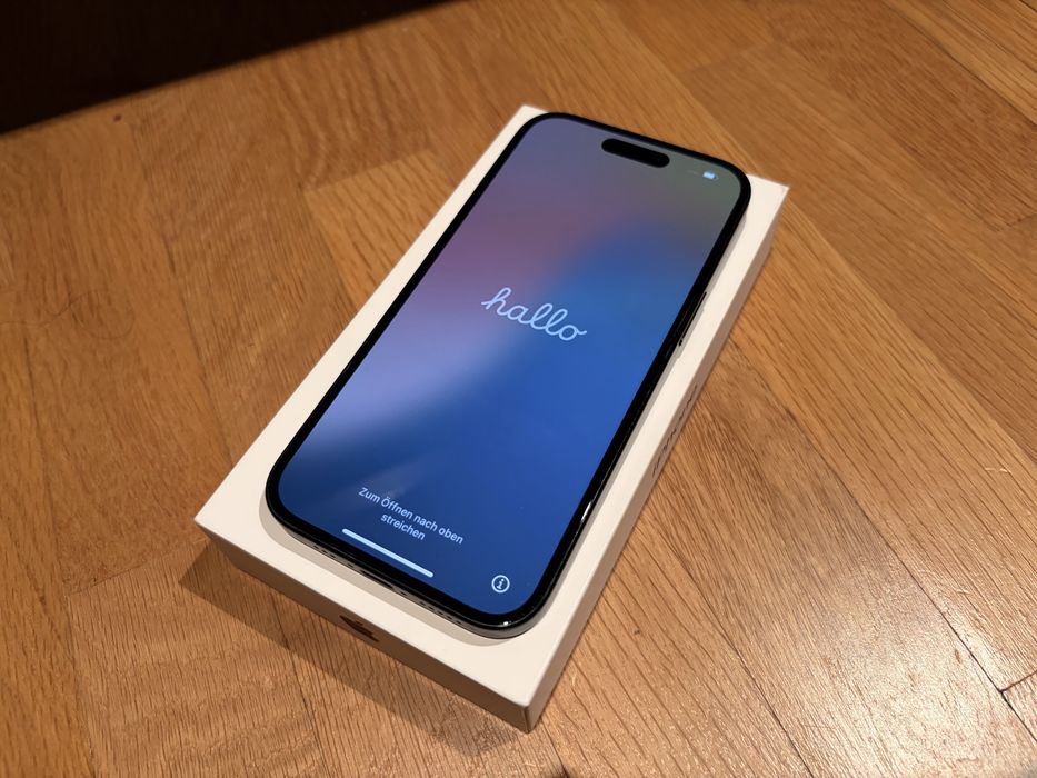 iPhone 15 Black 128GB в гаранция