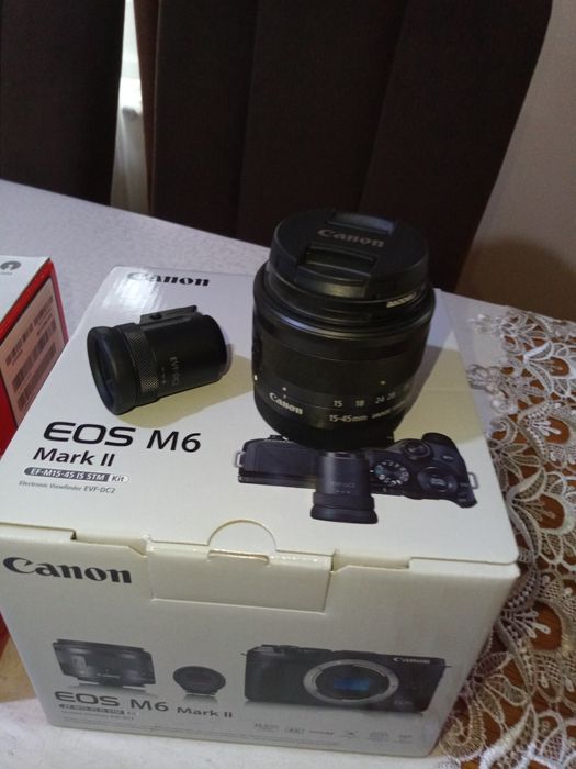 Vând două aparate canon M6 mark ii