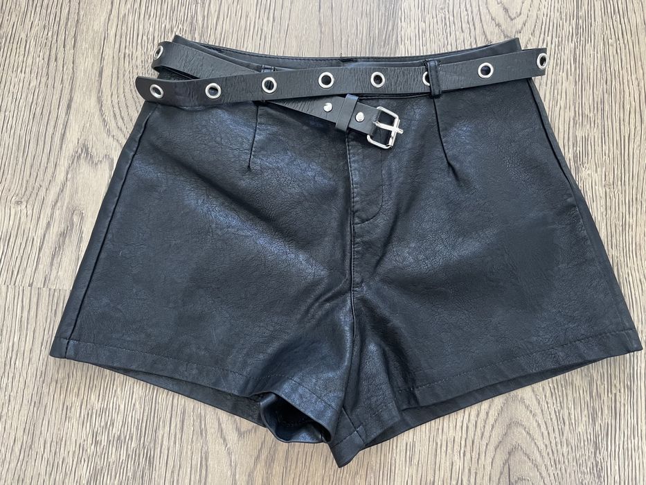 Продам Женские Кожанные шорты Новый