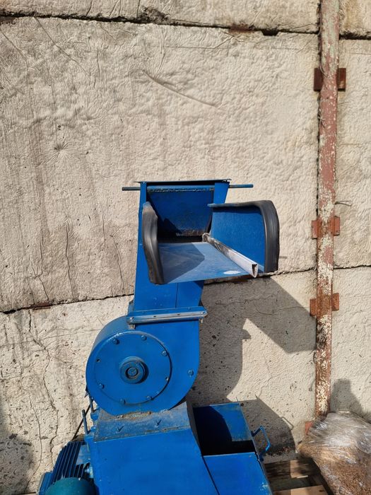 Tocator industrial pentru deșeuri din plastice  etc moara cu ciocanele