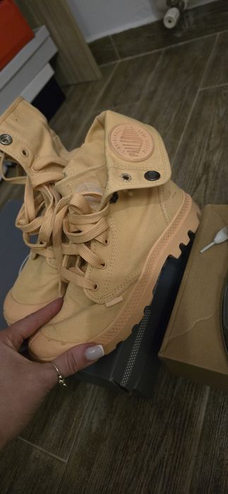 Vând încălțăminte Palladium din colecția personala. Mărimi 37