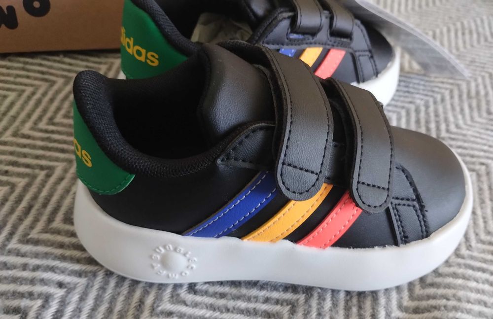 Adidas детски маратонки номер 25