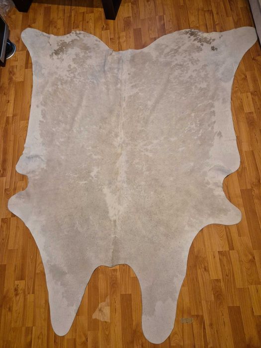 Covor bej piele naturala vita