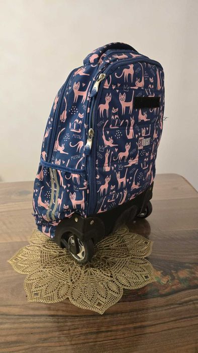 Ghiozdan clasele V-VIII, 4 compartimente, Majewsk Colectia Lazy Cats