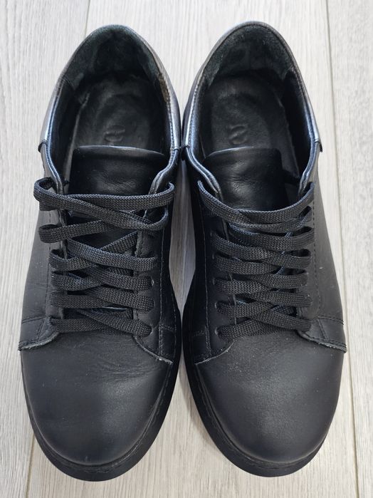 Adidași damă din piele