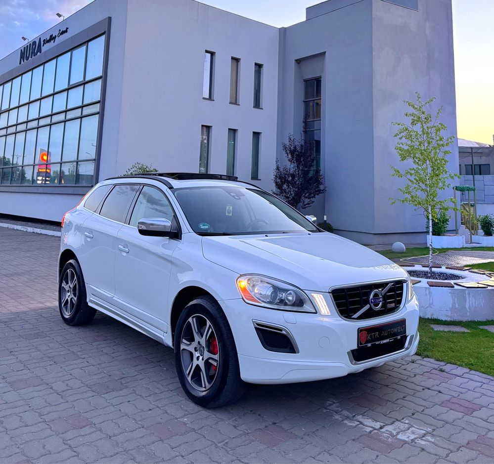Volvo Xc60 D5 R-Design AWD4x4 2.4 205Cp Pano Xenon Webasto Citysafety