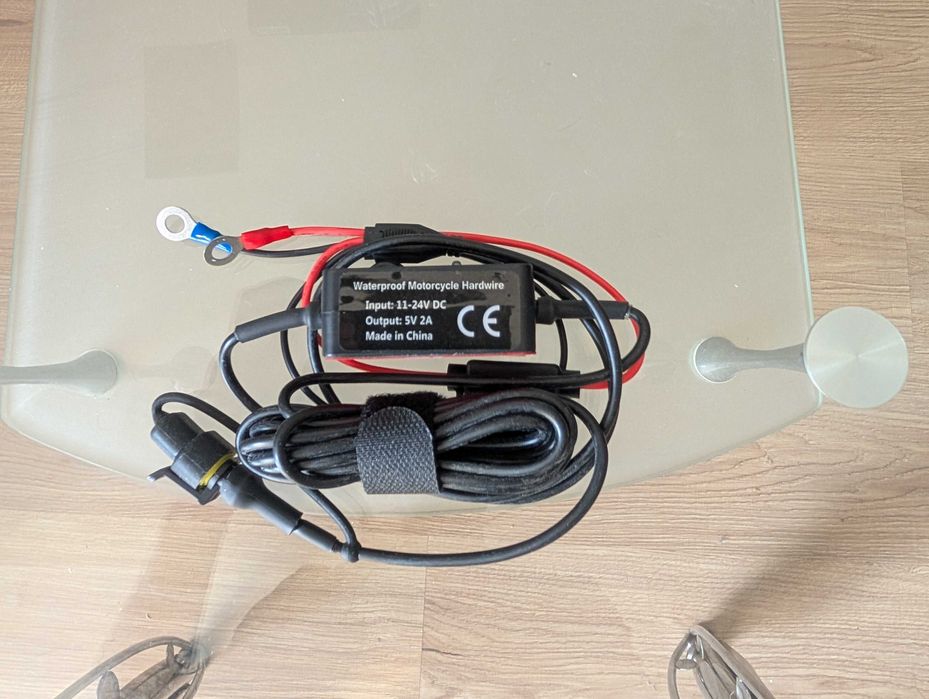 Зарядно за мотор - телефон, навигация (водоустойчиво, чисто ново)