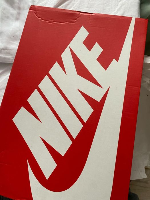 Adidasi Nike AirJordan.