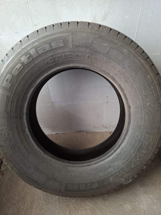 215 75 16c  anvelope vara Petlas impreuna cu janta aproape noi