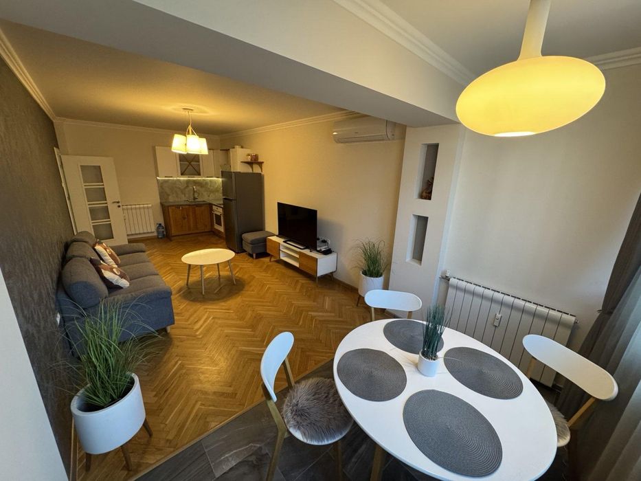 Дава се под наем Тристаен апартамент в Пловдив, Каменица 1 - 80 кв.м за 600 € - Снимка #1