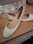 Pantofi din piele.