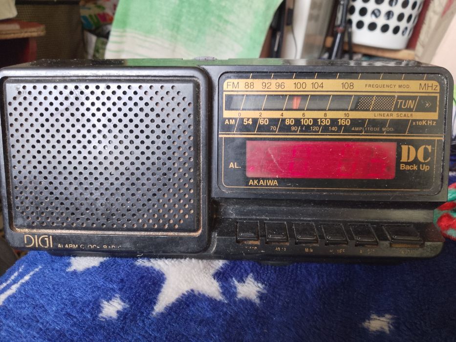 Vând radio cu ceas