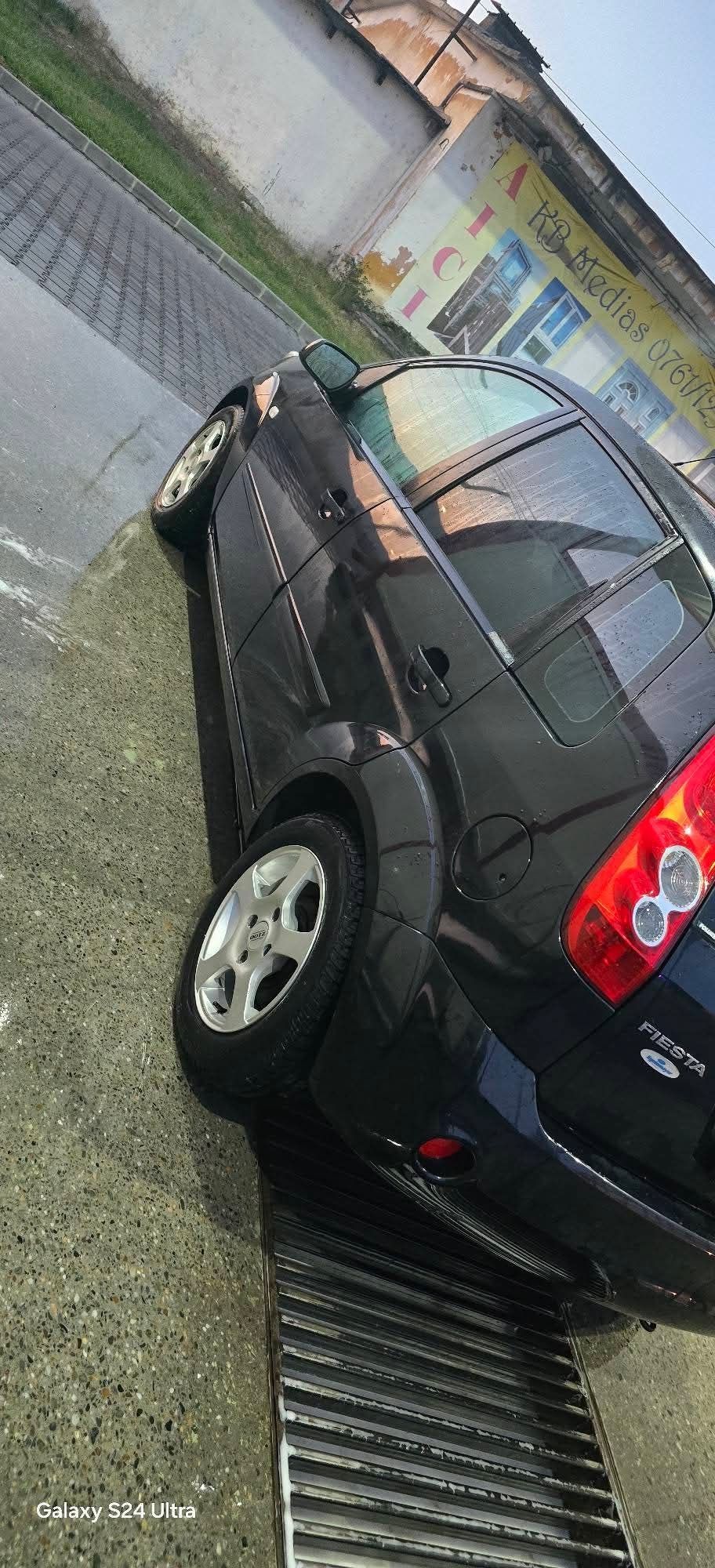 Vând Ford Fiesta