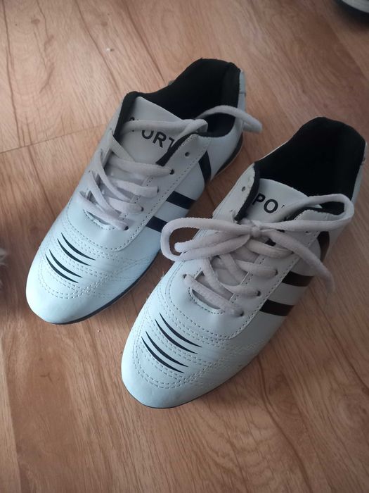 Adidasi baieti fotbal