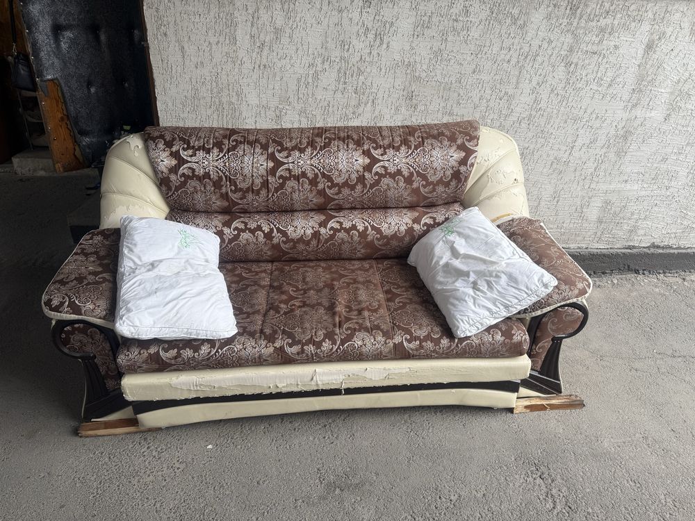 Продам диван в нормальном состянии