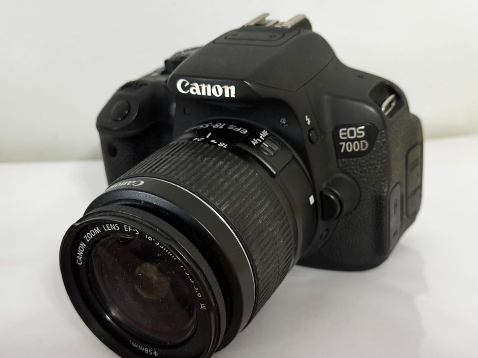 Canon 700d фотопарат