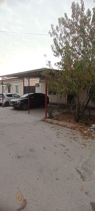 дом на жума базаре в центре 4 комнаты