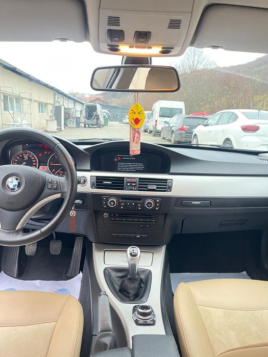 Vând Seria 3 Touring an 2012